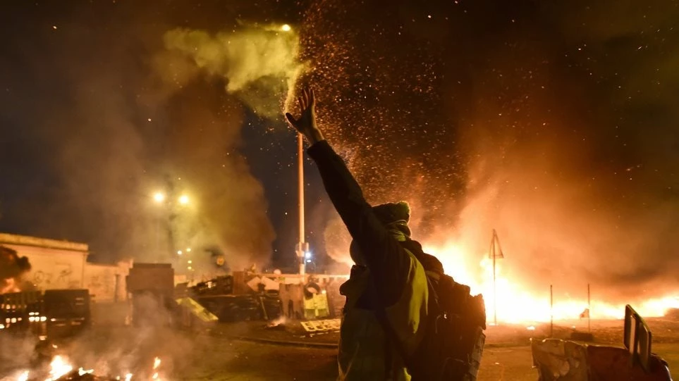 Η κυβέρνηση Μακρόν… εκλιπαρεί τα Κίτρινα Γιλέκα: Μην διαδηλώσετε το Σάββατο!